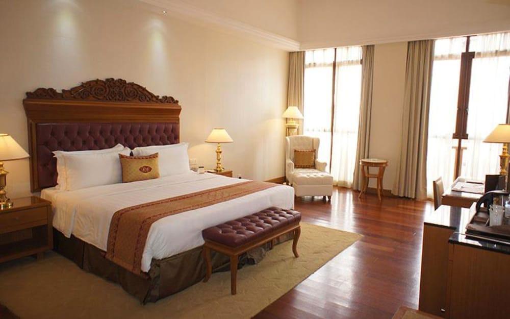 Royale Chulan Kuala Lumpur Hotel Екстериор снимка A room at the hotel