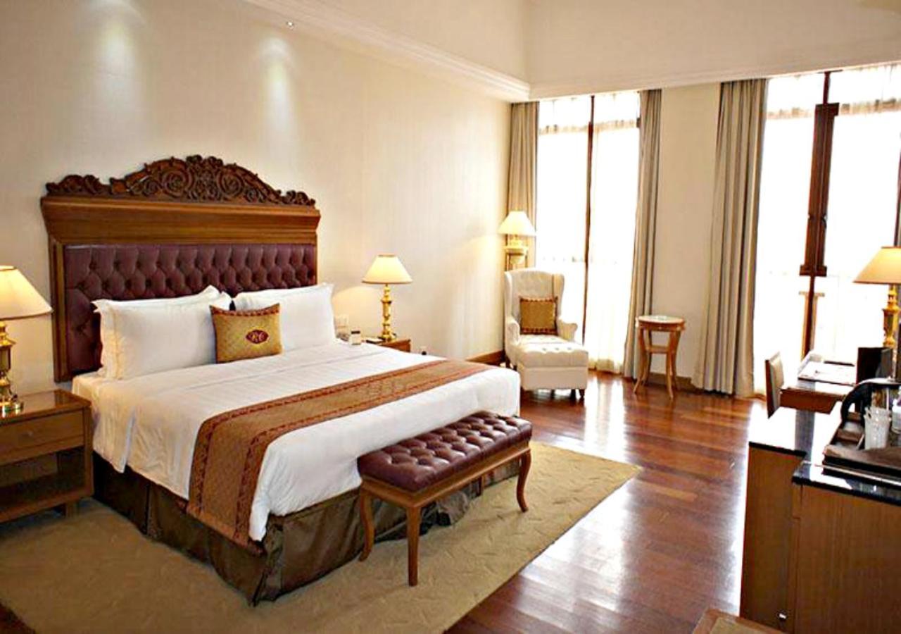 Royale Chulan Kuala Lumpur Hotel Екстериор снимка A room at the hotel