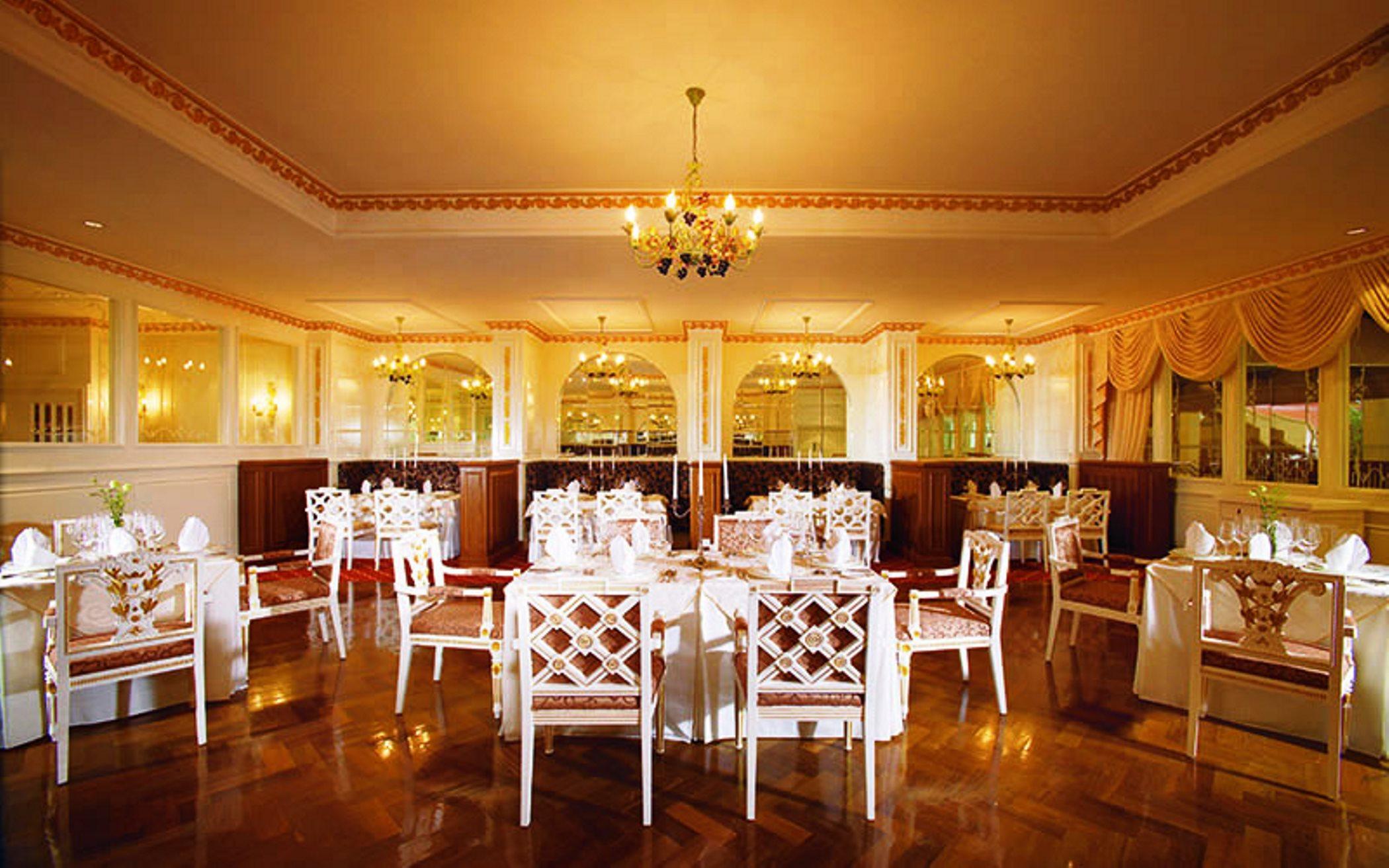 Royale Chulan Kuala Lumpur Hotel Екстериор снимка The restaurant
