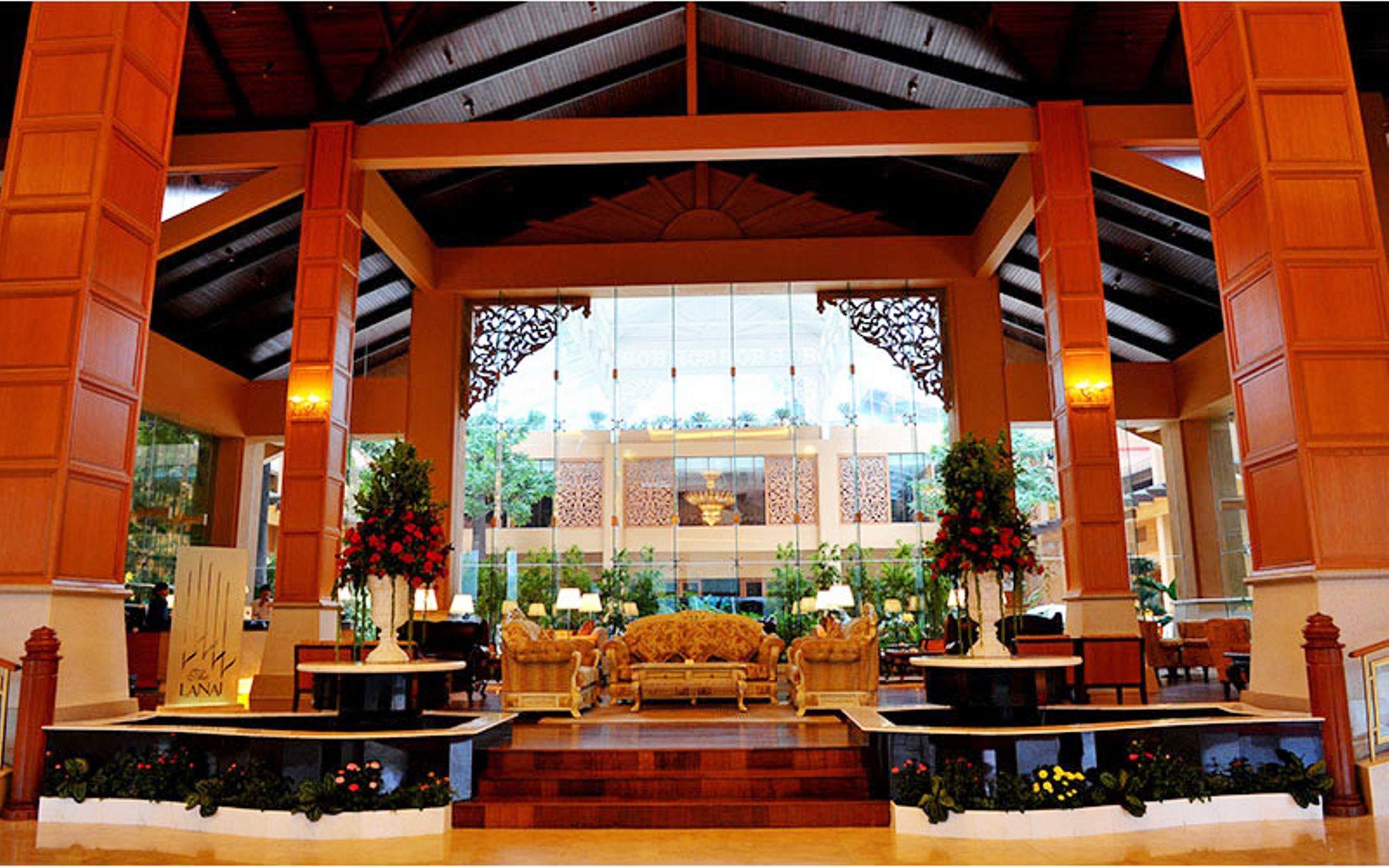 Royale Chulan Kuala Lumpur Hotel Екстериор снимка The lobby of the Royal Thai Hotel