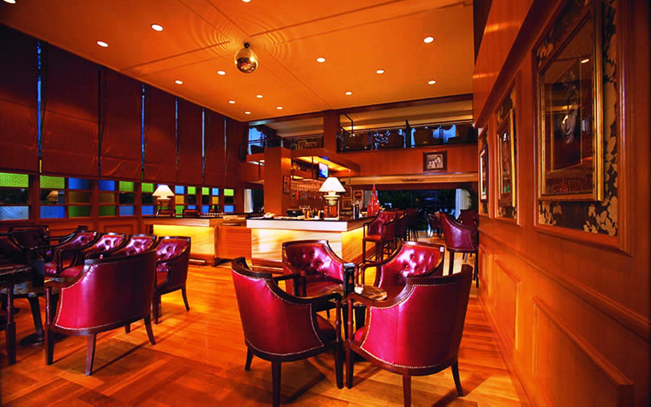 Royale Chulan Kuala Lumpur Hotel Екстериор снимка The Club Lounge at Hong Kong International Airport