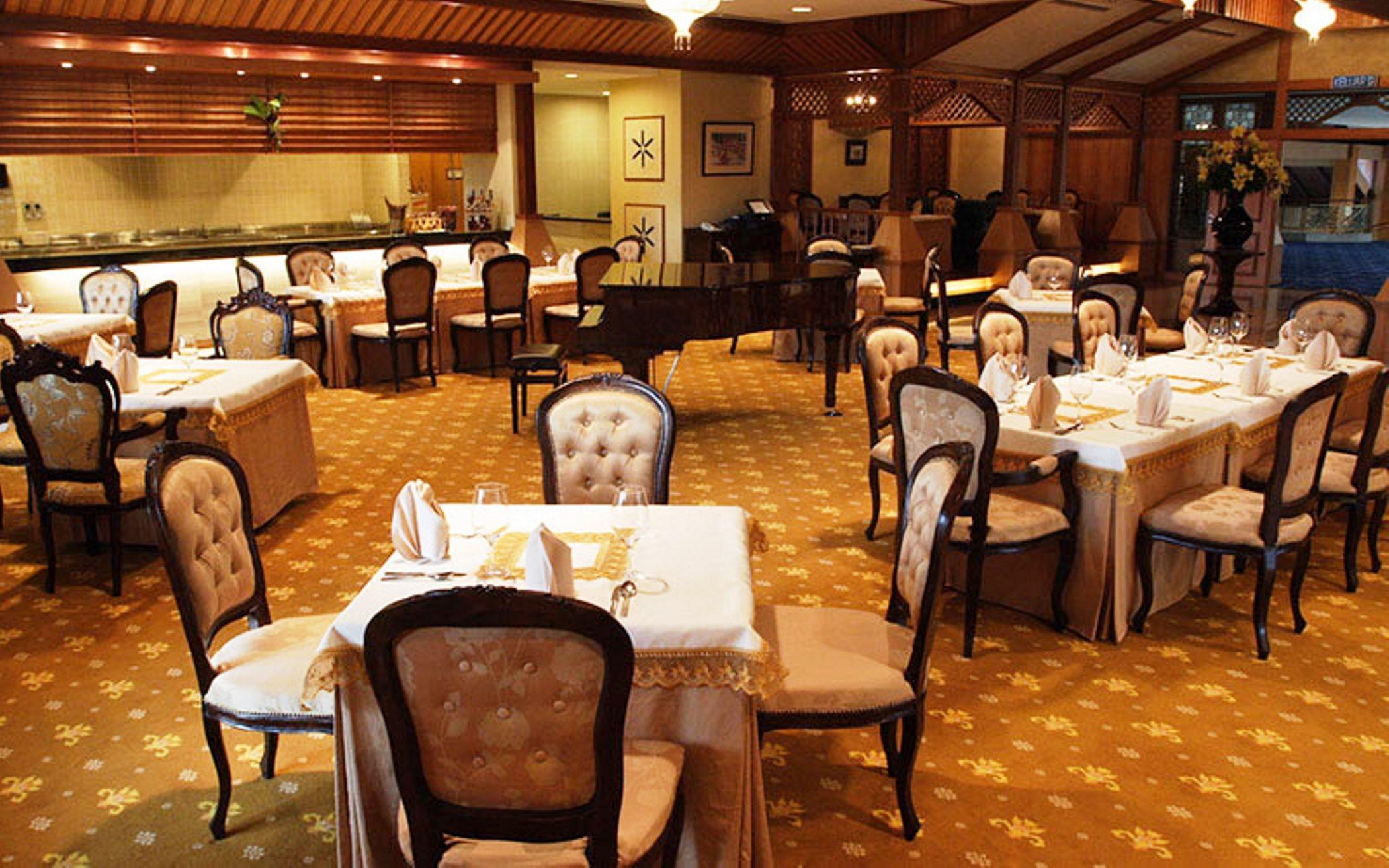 Royale Chulan Kuala Lumpur Hotel Екстериор снимка The restaurant