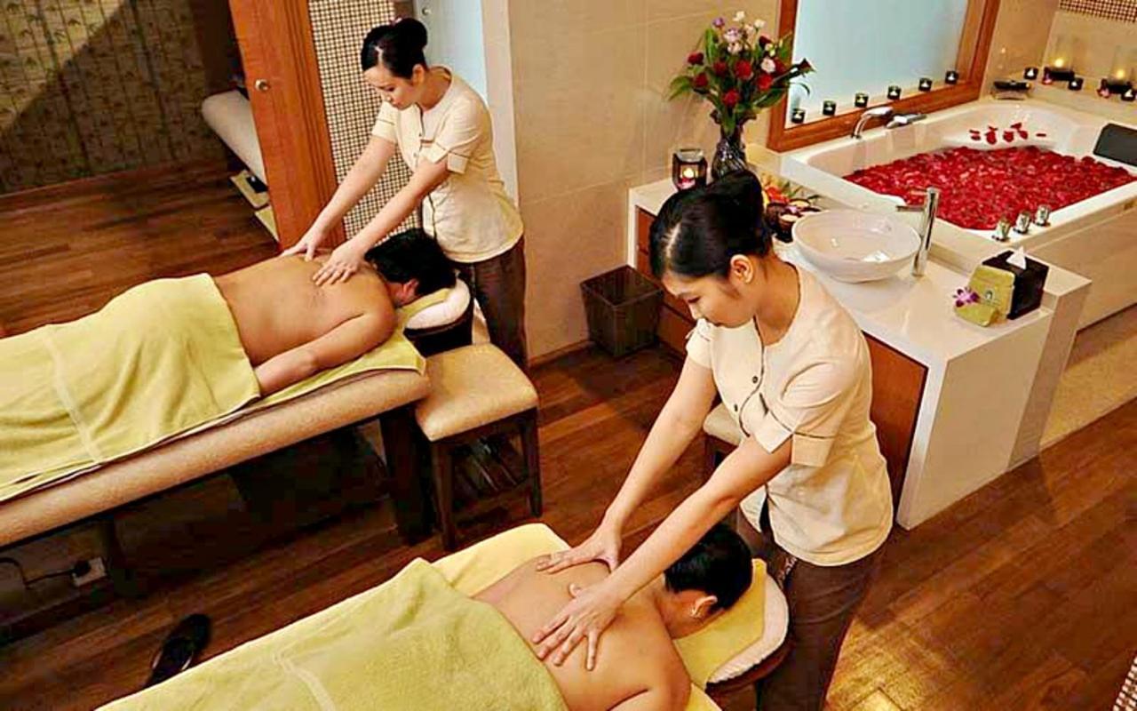 Royale Chulan Kuala Lumpur Hotel Екстериор снимка Thai massage