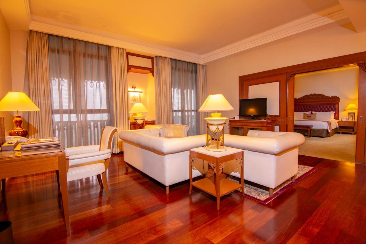 Royale Chulan Kuala Lumpur Hotel Екстериор снимка Suite at the hotel