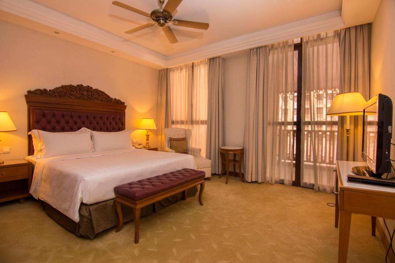 Royale Chulan Kuala Lumpur Hotel Екстериор снимка A room at the hotel