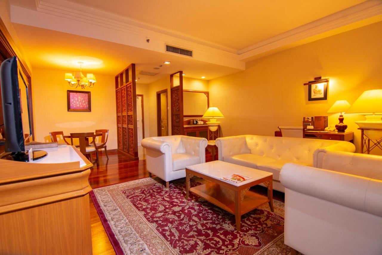 Royale Chulan Kuala Lumpur Hotel Екстериор снимка Suite room at the hotel