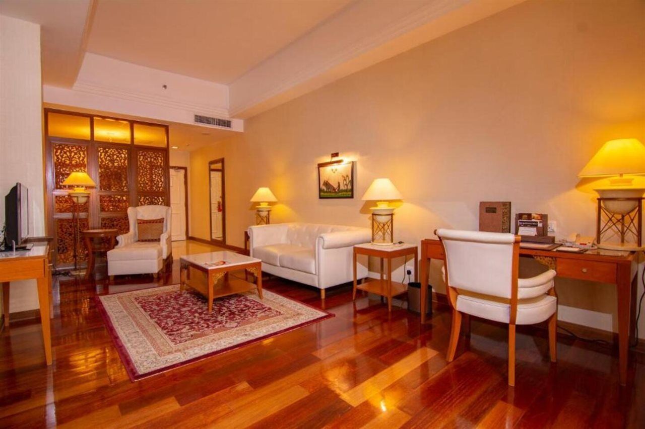 Royale Chulan Kuala Lumpur Hotel Екстериор снимка A suite at the Taj Bengal